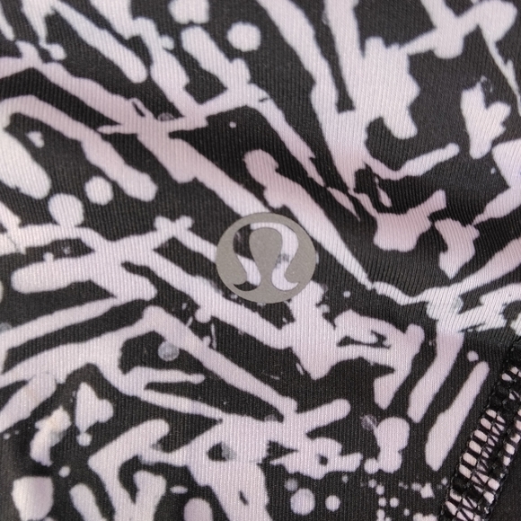Lululemon Inspire Crop II All Full-On Luxtreme Black White Animal Print Size 6 - Picture 12 of 12